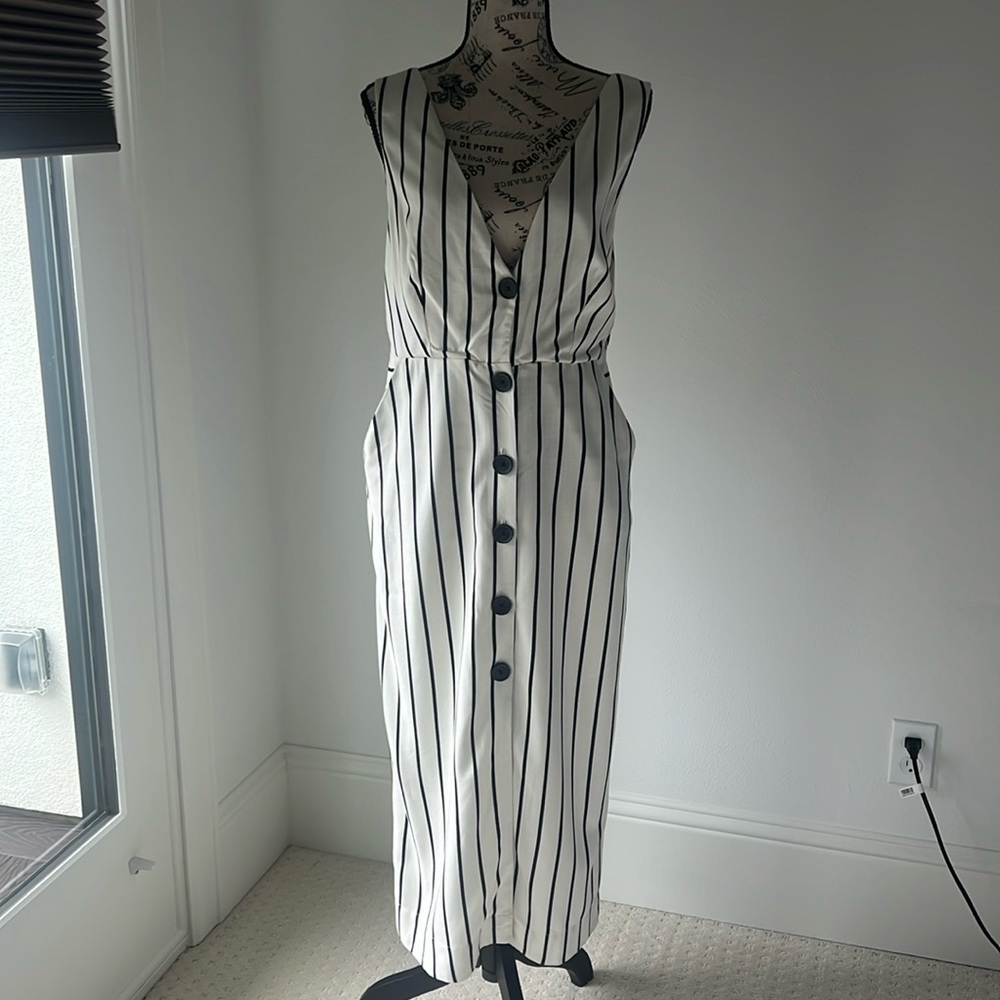 Ladies Front Buttoned Dress NWT